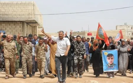 تقديم واجب العزاء لذوي مقاتل مجلس منبج العسكري شريف الشريف