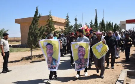 جثمان مقاتل قسد الشهيد حميد الموسى يوارى الثرى في الشدادي