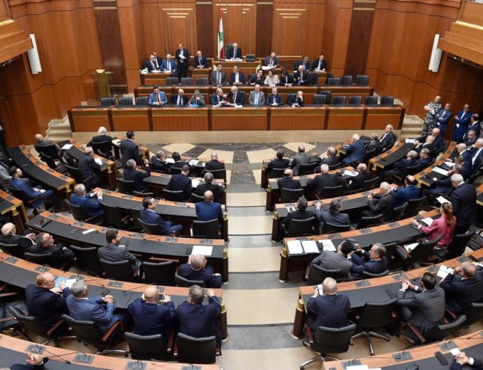 البرلمان اللبناني يوصي بترحيل اللاجئين السوريين