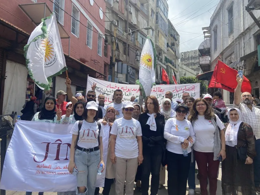 رفع شعار "Jin,Jiyan, Azadî" بمظاهرة في لبنان بمناسبة 1 أيار