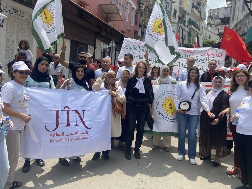 رفع شعار "Jin,Jiyan, Azadî" بمظاهرة في لبنان بمناسبة 1 أيار