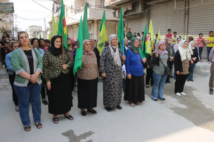 المئات يقدّمون واجب العزاء لذوي مقاتل قوات تحرير عفرين الشهيد دشتي