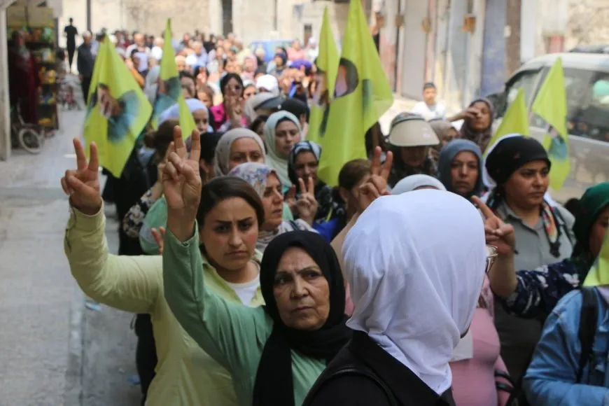المئات يقدّمون واجب العزاء لذوي مقاتل قوات تحرير عفرين الشهيد دشتي