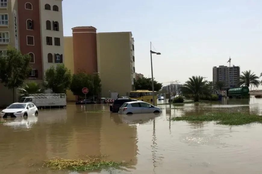 فقدان 14 شخصاً للحياة وتضرر المئات نتيجة الفيضانات في أندونيسيا