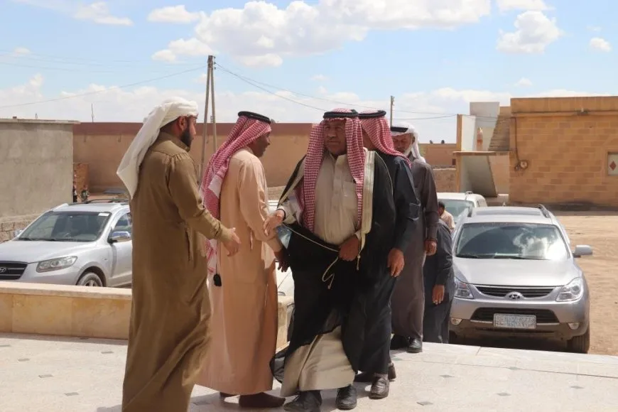 تسليم صورة عن وثيقة المدينة المنورة للشيخ أسعد الجربوع