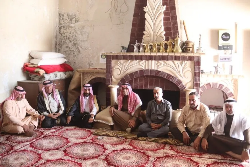 تسليم صورة عن وثيقة المدينة المنورة للشيخ أسعد الجربوع