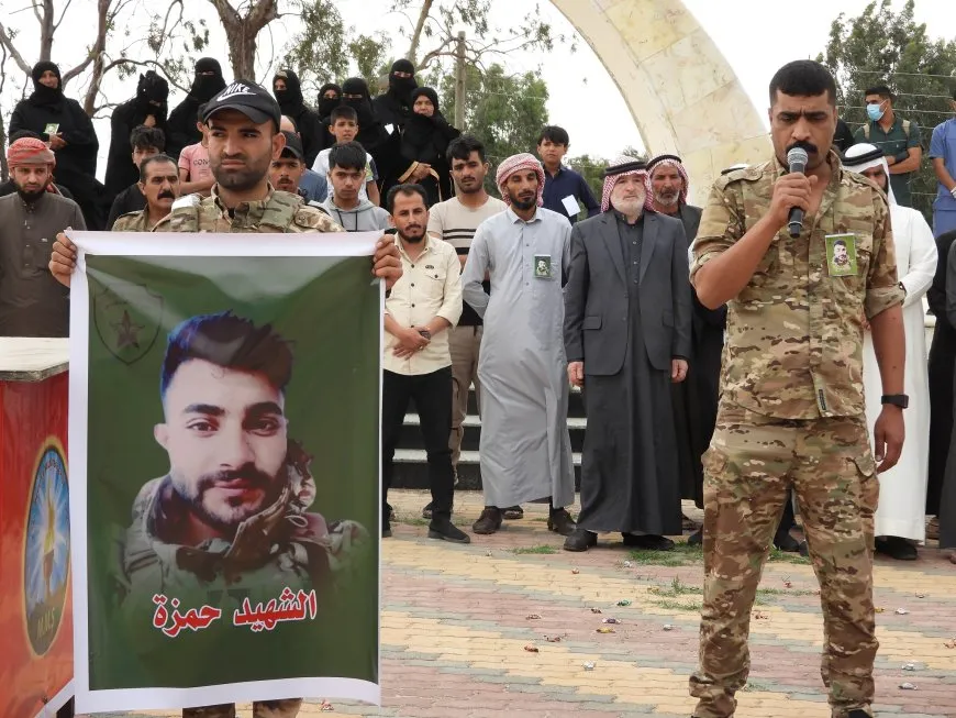 تشييع جثمان مقاتل قوات الحماية الذاتية حمزة محمد علي في الطبقة