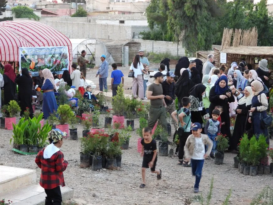 معرض الزهور الـ3 يختتم فعالياته في الطبقة