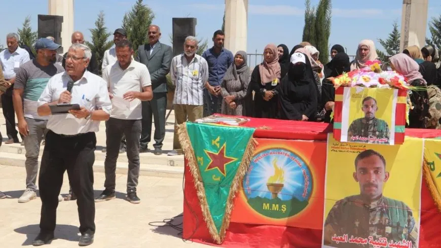 تشييع جثمان مقاتل قسد الشهيد قتيبة العبد إلى مثواه الأخير