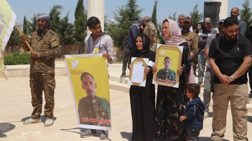 تشييع جثمان مقاتل قسد الشهيد قتيبة العبد إلى مثواه الأخير