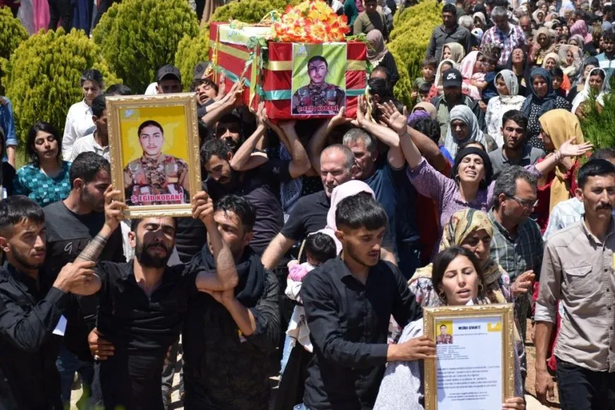 تشييع جثمان مقاتل قسد الشهيد عكيد واستذكار 3 آخرين في كوباني