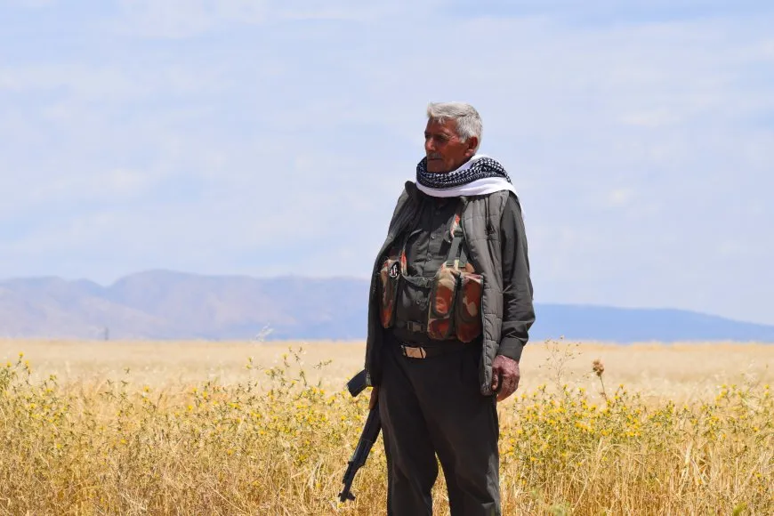 ستّيني لا يملك أرضاً ويحرس المحاصيل الزراعية
