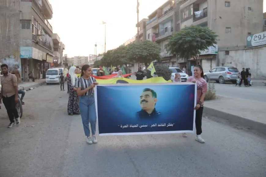 مسيرة شبابية في الرقة تنديداً بالعزلة على القائد عبدالله أوجلان