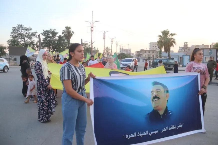 مسيرة شبابية في الرقة تنديداً بالعزلة على القائد عبدالله أوجلان