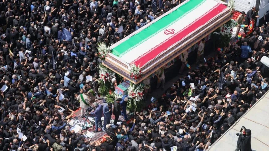 جثمان الرئيس الإيراني إبراهيم رئيسي يوارى الثرى بمشهد