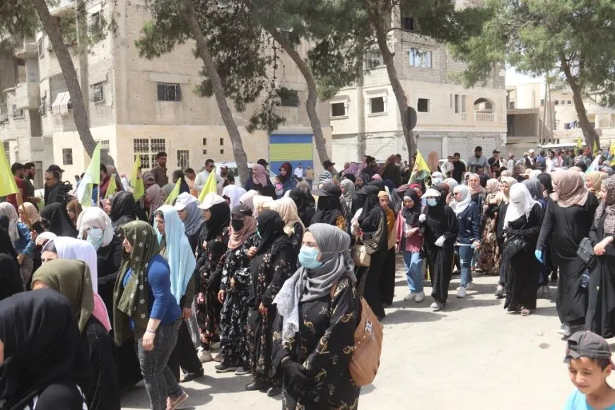 مسيرة حاشدة بمقاطعة الرقة تطالب بالحرية الجسدية للقائد عبد الله أوجلان