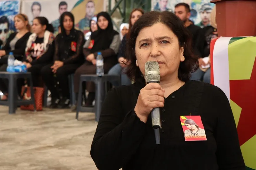 تقديم واجب العزاء لذوي المقاتلة دلجين آزادي في حلب