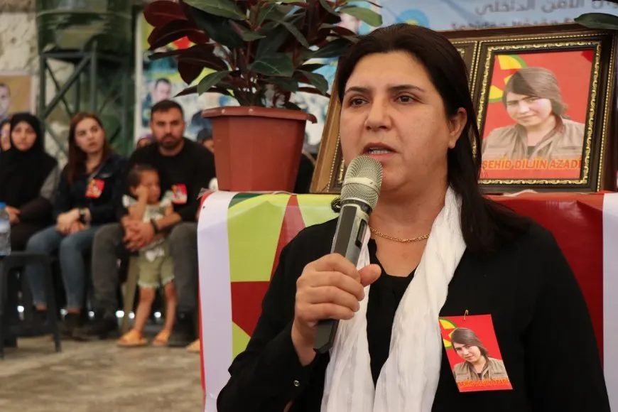 تقديم واجب العزاء لذوي المقاتلة دلجين آزادي في حلب