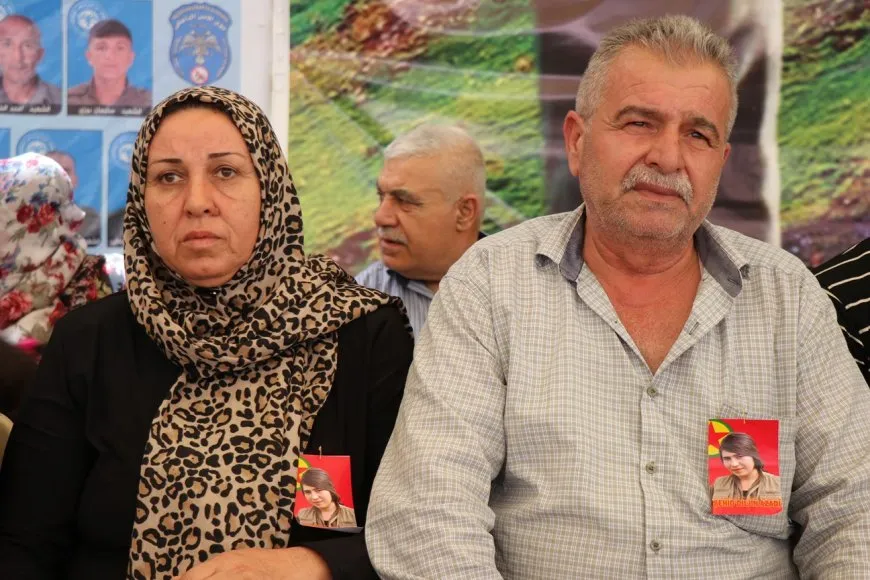 تقديم واجب العزاء لذوي المقاتلة دلجين آزادي في حلب
