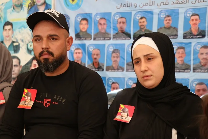 تقديم واجب العزاء لذوي المقاتلة دلجين آزادي في حلب
