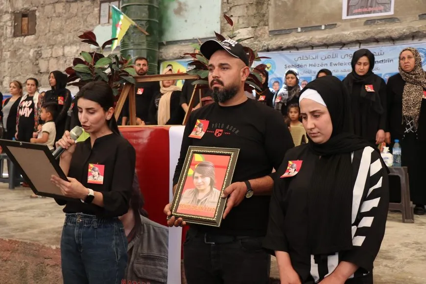 تقديم واجب العزاء لذوي المقاتلة دلجين آزادي في حلب