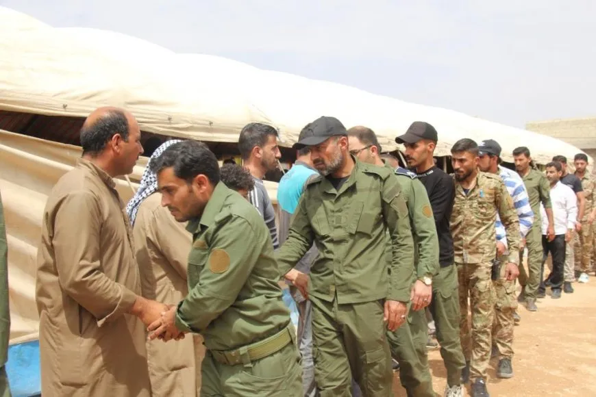 تقديم واجب العزاء لذوي مقاتل مجلس منبج العسكري شريف الشريف