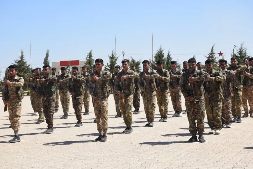 جثمان مقاتل قسد الشهيد حميد الموسى يوارى الثرى في الشدادي