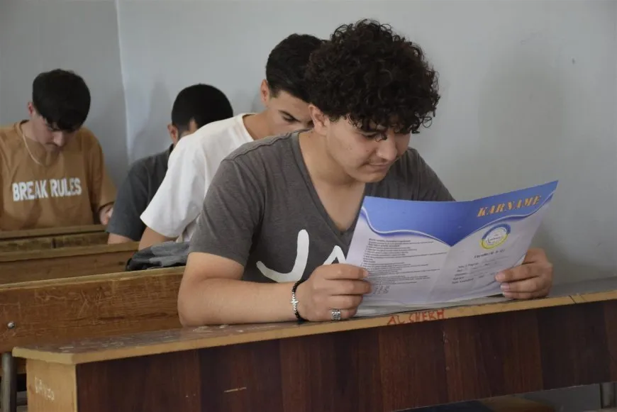 توزيع الجلاءات المدرسية في إقليم شمال وشرق سوريا