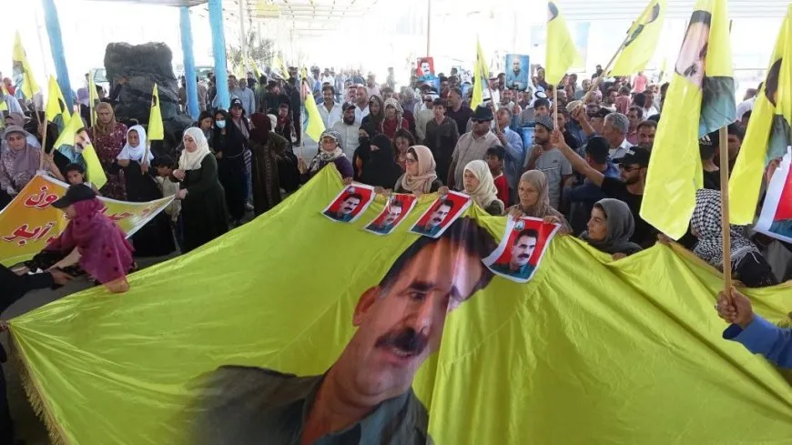 حناجر أهالي مقاطعة الفرات تصدح "لا حيادة دون القائد"
