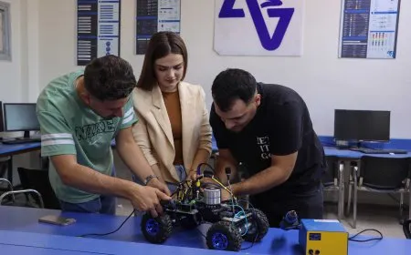 ASTRO روبوت ناطق من ابتكار طلبة جامعة روج آفا