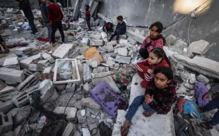 مقتل 11 بينهم نساء وأطفال وإصابة آخرين بقصف إسرائيلي على شمال ووسط غزة