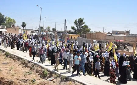 مسيرة حاشدة للتنديد بالعزلة على القائد والمطالبة بحريته الجسدية