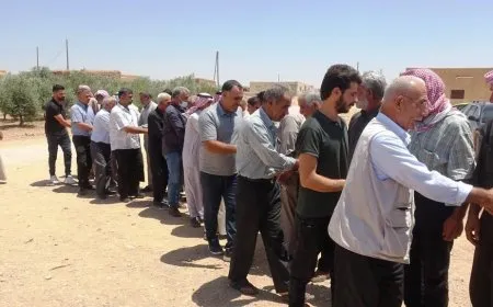 تقديم واجب العزاء لذوي مقاتل قسد إسماعيل الخلف