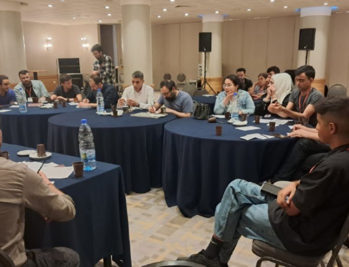 الحس الثوري الوطني يسود مؤتمر الشباب في بيروت