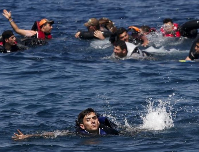 غرق قاربي مهاجرين قبالة إيطاليا يودي بحياة 11 مهاجراً وفقدان العشرات