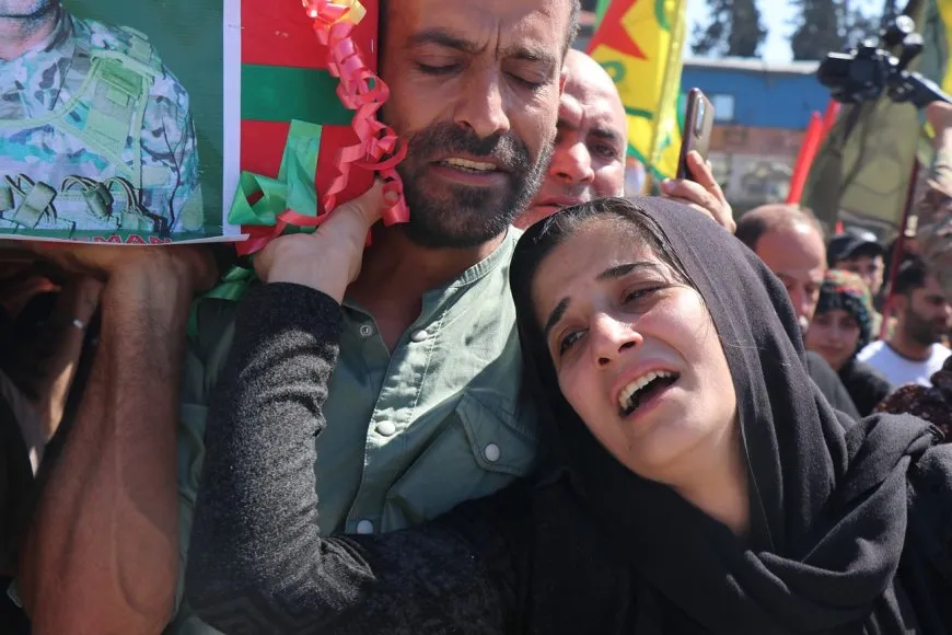 أهالي حلب يستقبلون جثمان الشهيد قهرمان