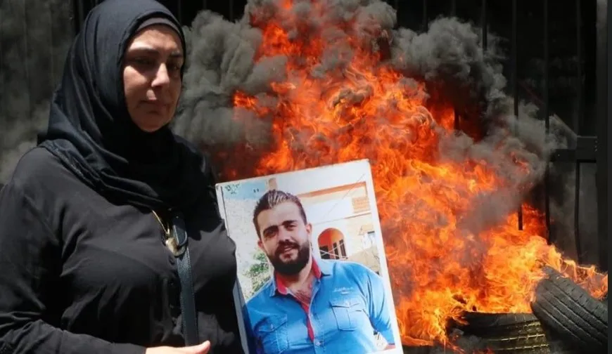 ضحايا مرفأ بيروت يحتجون أمام قصر العدل في بيروت 
