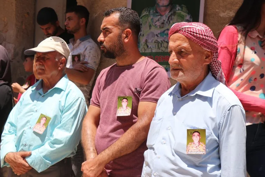 تقديم واجب العزاء لذوي الشهيد قهرمان 
