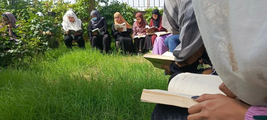 نساء: أدركنا حقيقة الأزمات وسبل حلها عن طريق قراءة مجلدات القائد