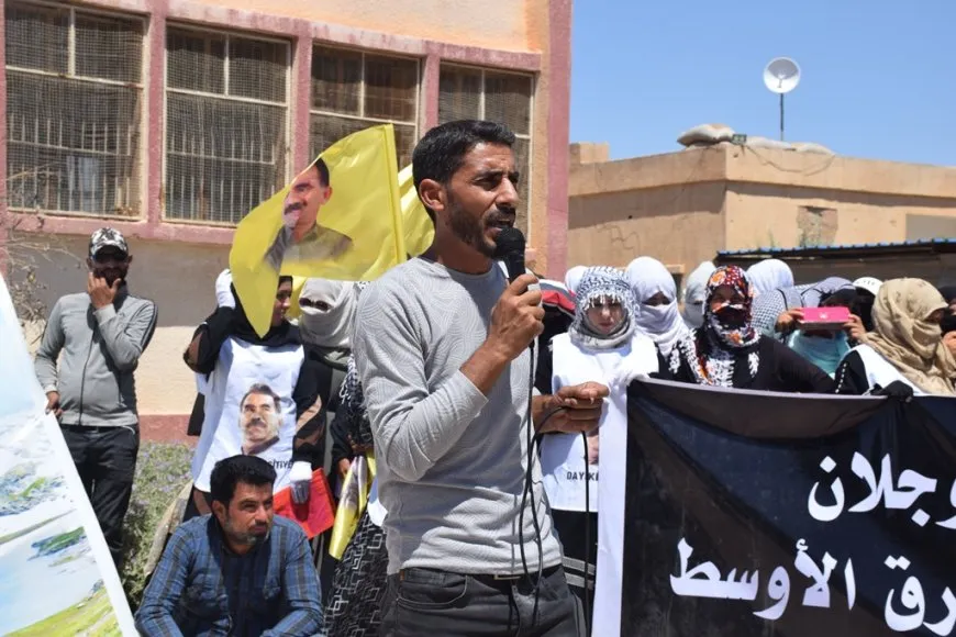 مسيرة حاشدة للتنديد بالعزلة على القائد والمطالبة بحريته الجسدية