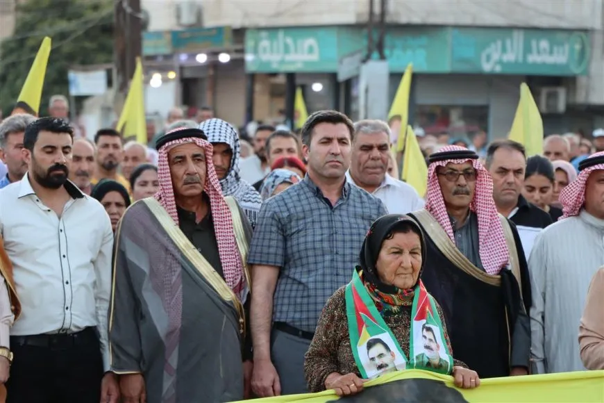 خلال مسيرة جماهيرية حاشدة.. المئات ينددون بالعزلة ويحيون مقاومة إمرالي