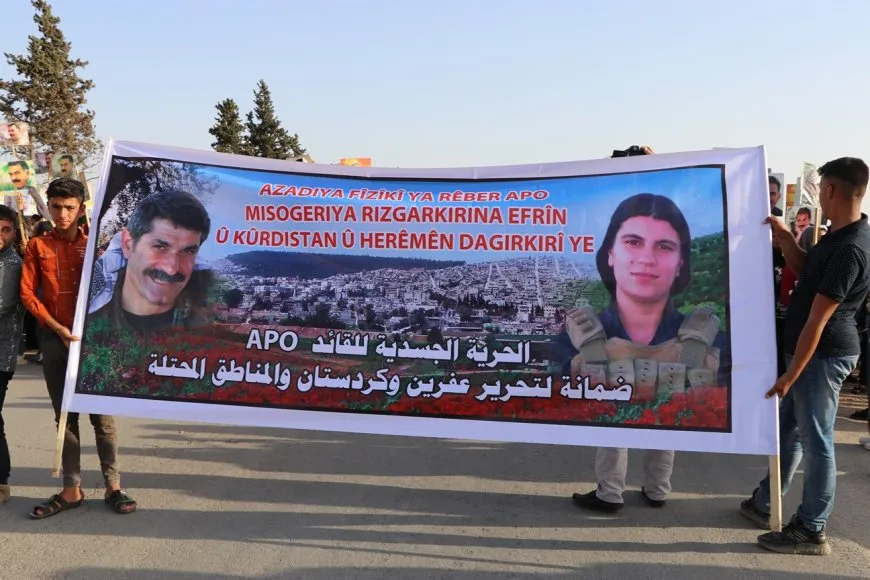 خلال مسيرة مطالبات بالحرية الجسدية للقائد عبدالله أوجلان