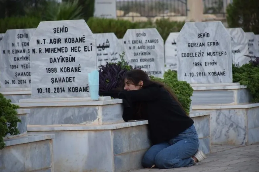 عشية عيد الأضحى إيقاد الشموع على أضرحة الشهداء وفاء لذكراهم