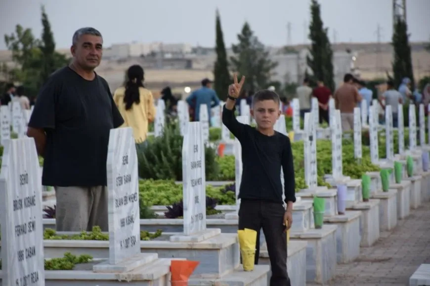 عشية عيد الأضحى إيقاد الشموع على أضرحة الشهداء وفاء لذكراهم