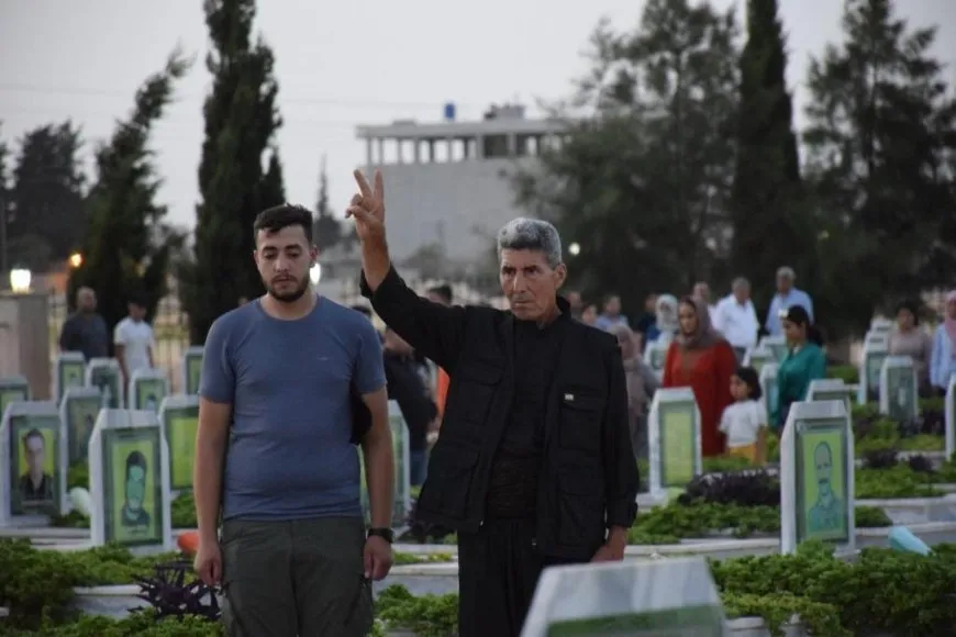عشية عيد الأضحى إيقاد الشموع على أضرحة الشهداء وفاء لذكراهم