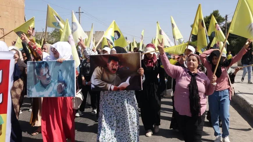 مسيرة شعبية مطالبة بحرية القائد عبد الله أوجلان الجسدية في الطبقة