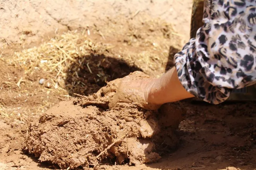 من الطين إلى العسل.. قصة امرأة وإبداعها في صناعة خلايا النحل