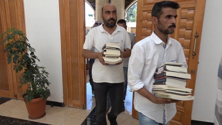 في يومه الثاني توزيع 700 كتاب من مجلدات القائد عبدالله أوجلان