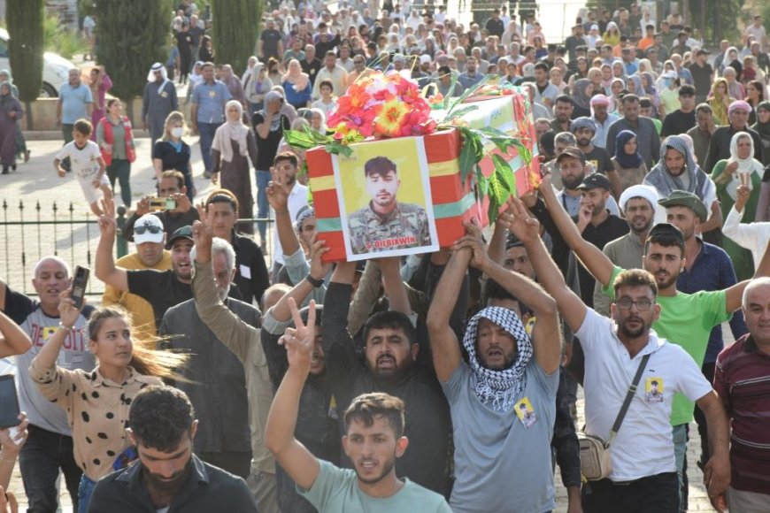 تشييع جثمان الشهيد محمد دلبخوين إلى مثواه الأخير في كوباني