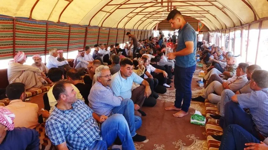 تقديم واجب العزاء لذوي مقاتل قسد إسماعيل الخلف